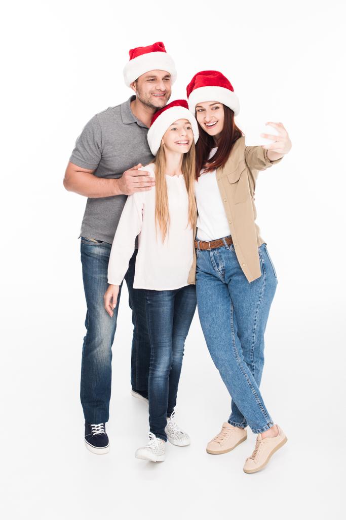 familia en sombreros de santa tomando selfie
 - Foto, imagen