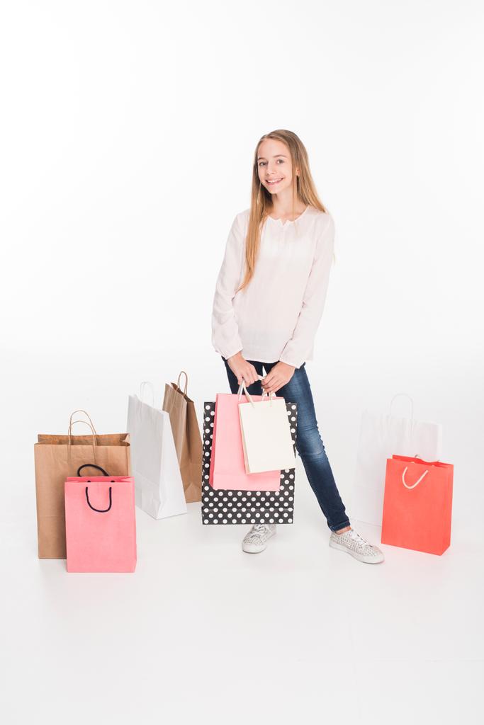 adolescente avec des sacs à provisions
 - Photo, image