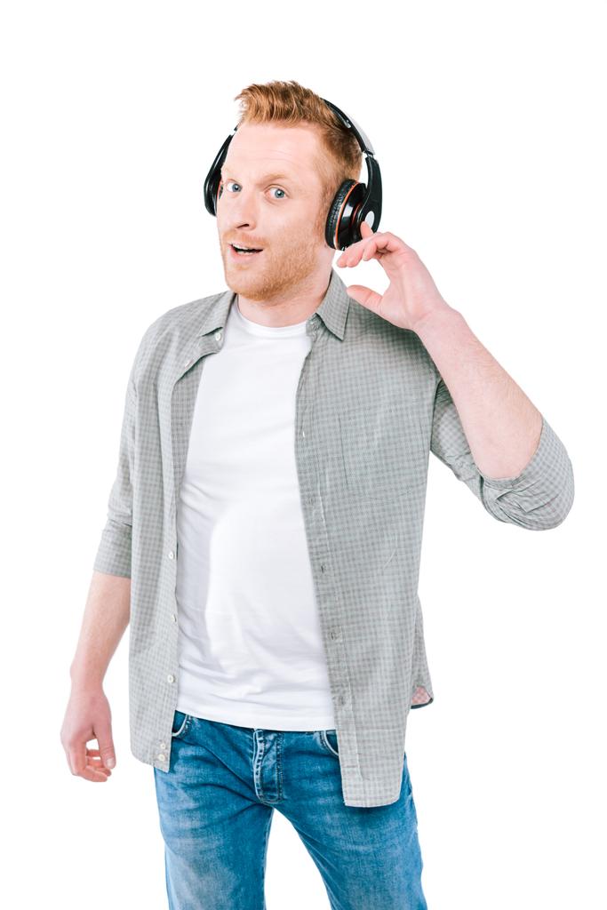 Férfi zenét hallgat fejhallgatóval - Fotó, kép