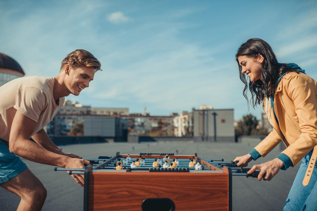 casal jogar futebol de mesa
 - Foto, Imagem