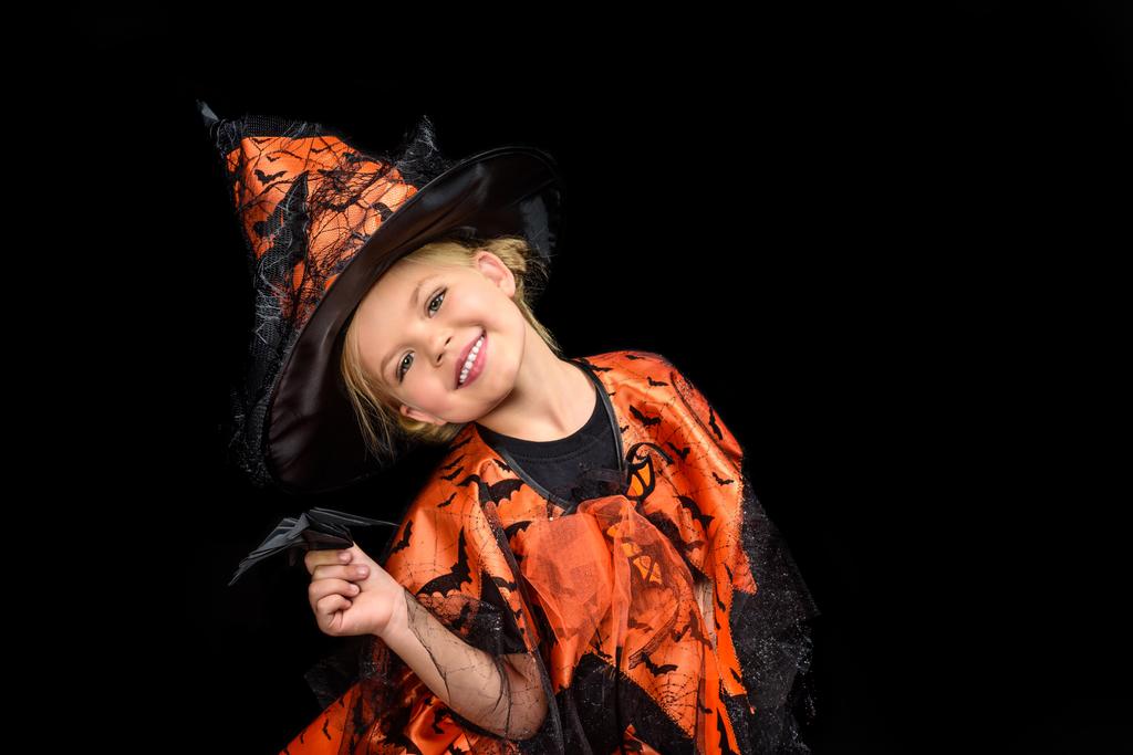 kind in halloween kostuum van heks - Foto, afbeelding