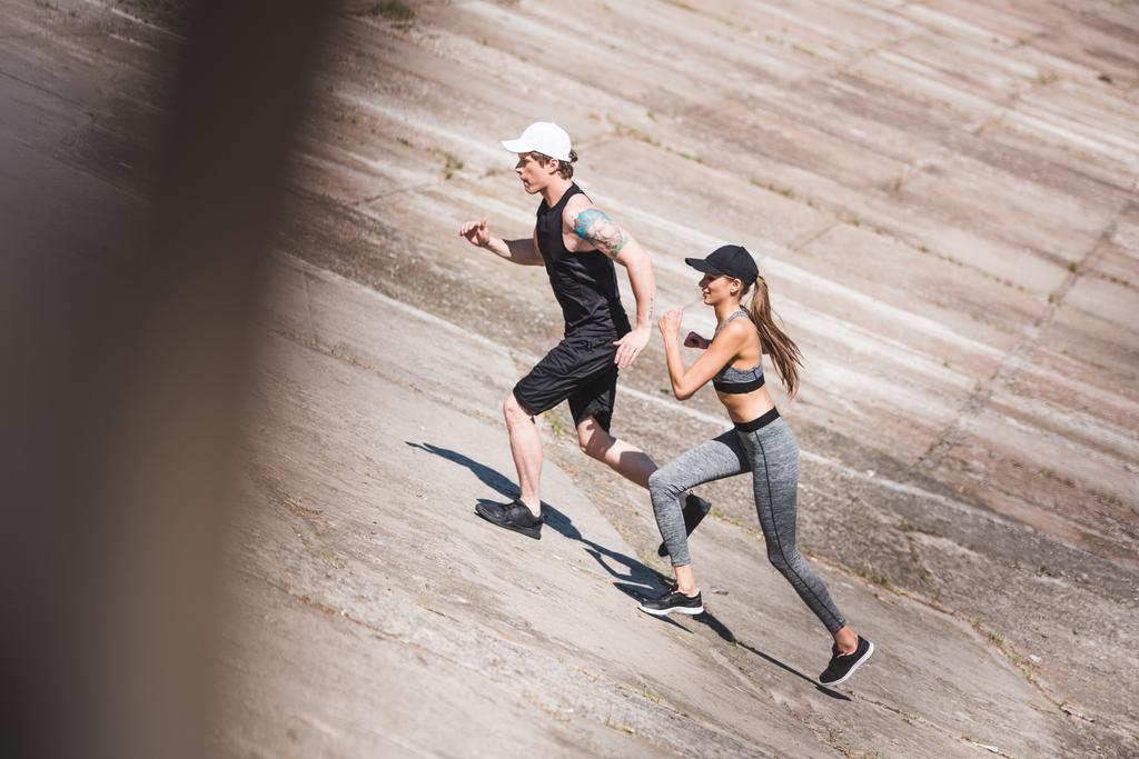 couple jogging sur dalles
 - Photo, image