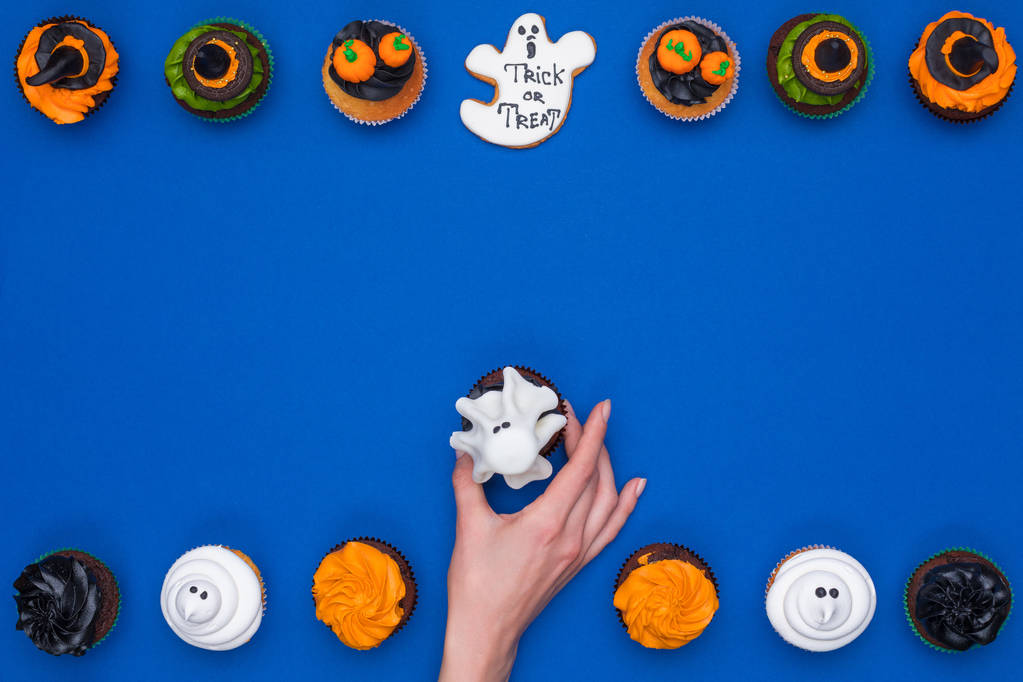 декоративные кексы на Хэллоуин
  - Фото, изображение