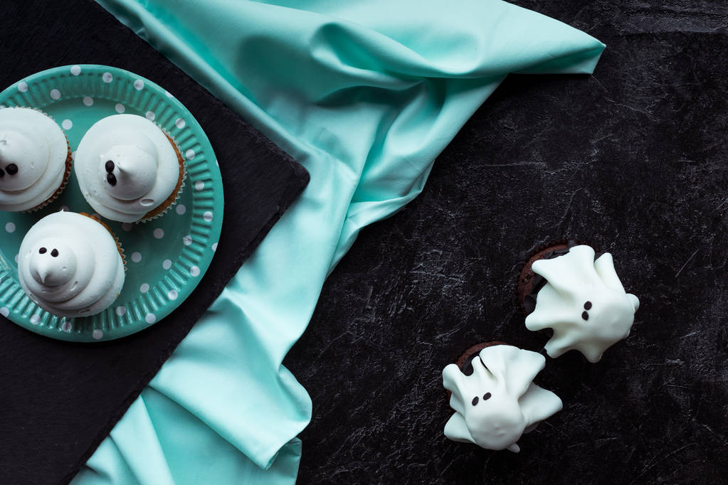 Halloween geest cupcakes  - Foto, afbeelding