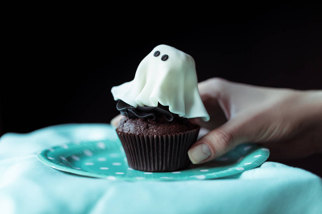 main avec cupcake halloween
 - Photo, image