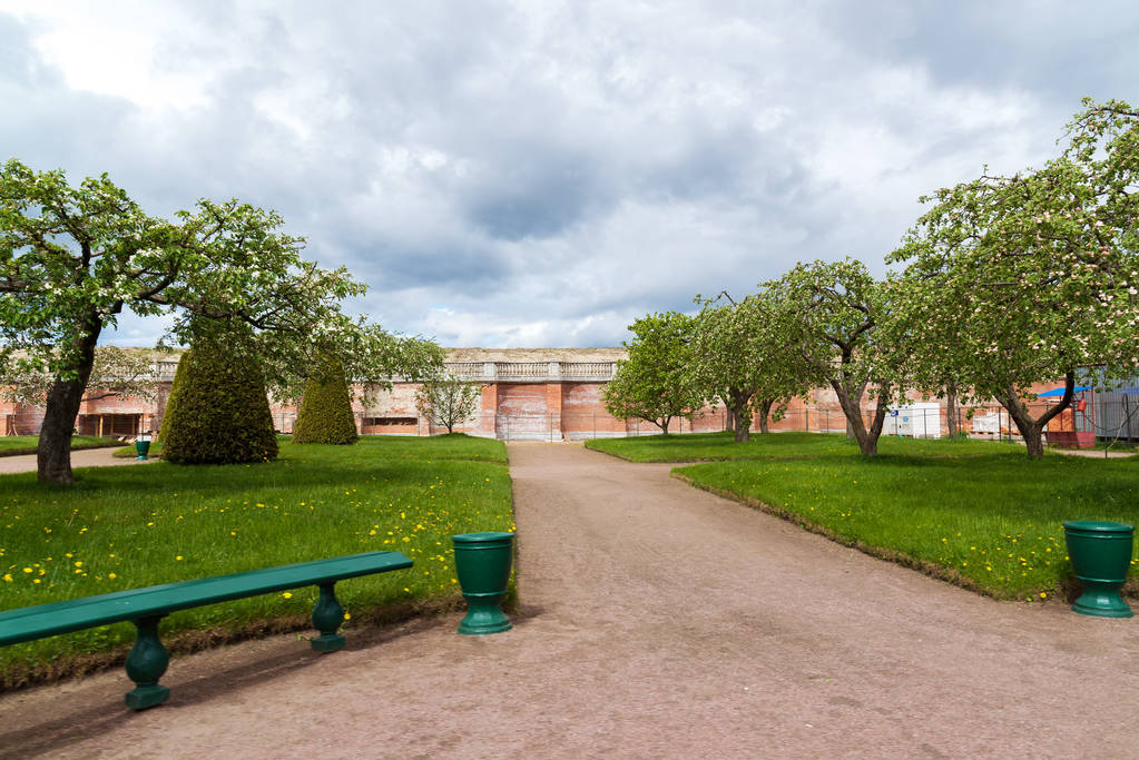 Peterhof, Venäjä - kesäkuu 03. Vuonna 2017. Venuksen ja Maan muurin puutarha museoreservissä
 - Valokuva, kuva