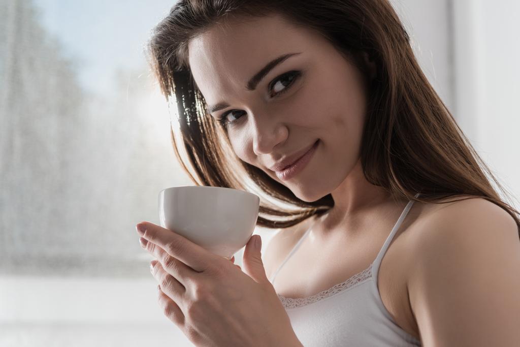 nő csésze kávé - Fotó, kép