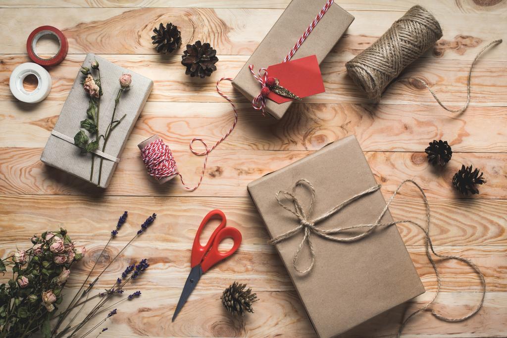 Presente de Natal e decorações
 - Foto, Imagem