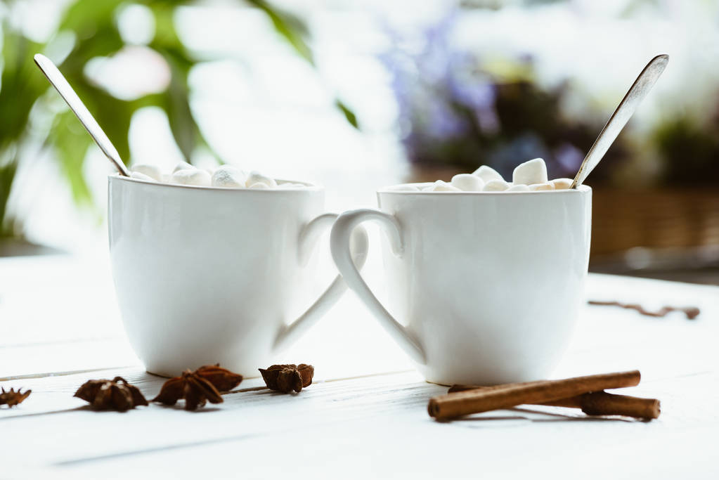 xícaras de cacau com marshmallow
 - Foto, Imagem