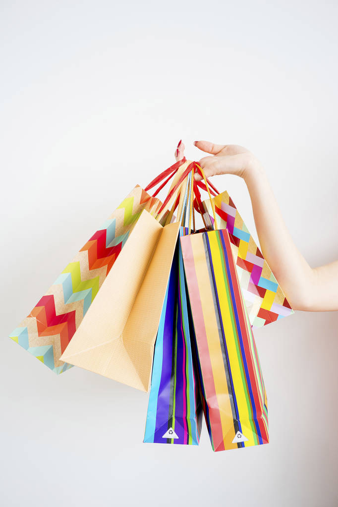 Hezká dívka s nákupními taškami - Fotografie, Obrázek