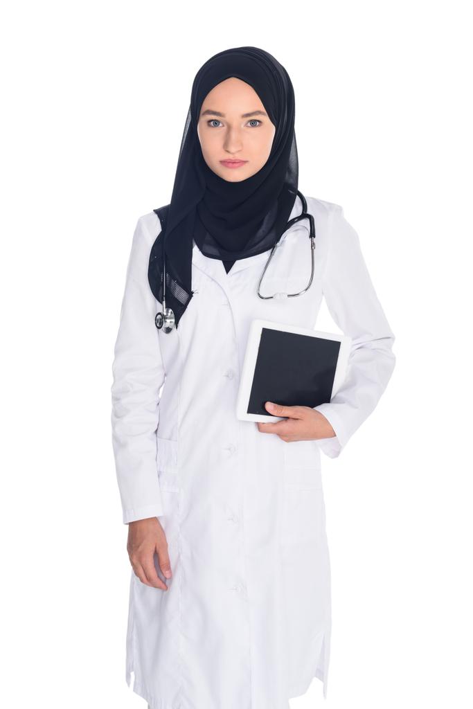 mladé muslimské ženský lékař - Fotografie, Obrázek