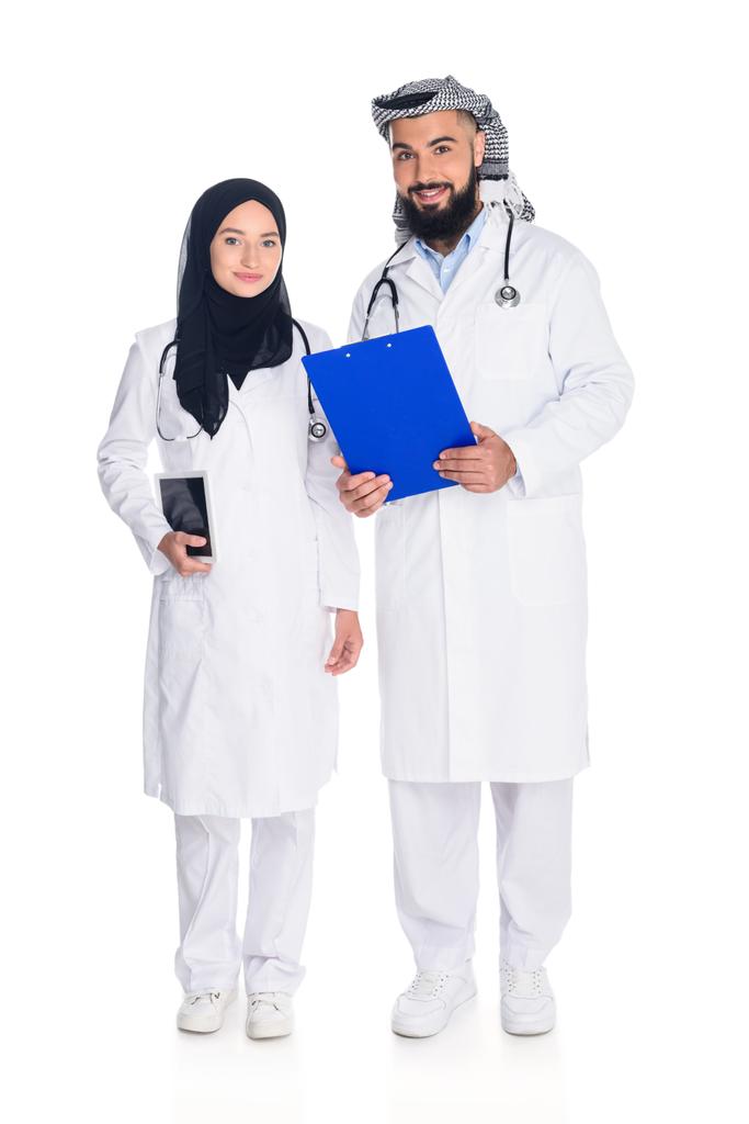 ευτυχισμένος μουσουλμάνοι γιατροί - Φωτογραφία, εικόνα
