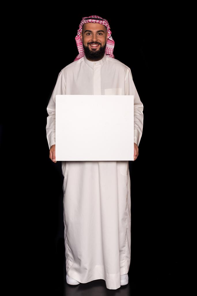 Islamitische man bedrijf leeg bord - Foto, afbeelding