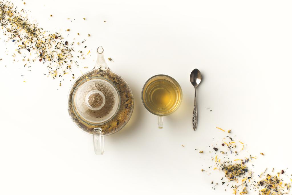 трав'яний чай у чашці та чайнику
 - Фото, зображення