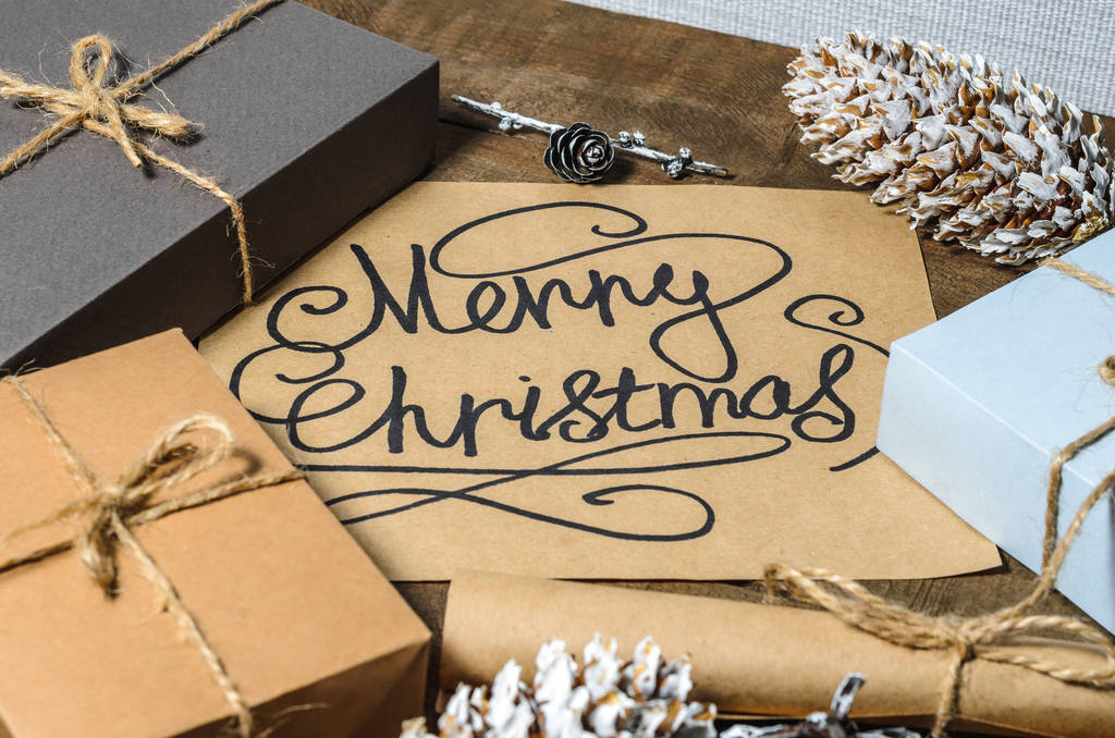 волы с подарками, конусы, текст "Счастливого Рождества
" - Фото, изображение