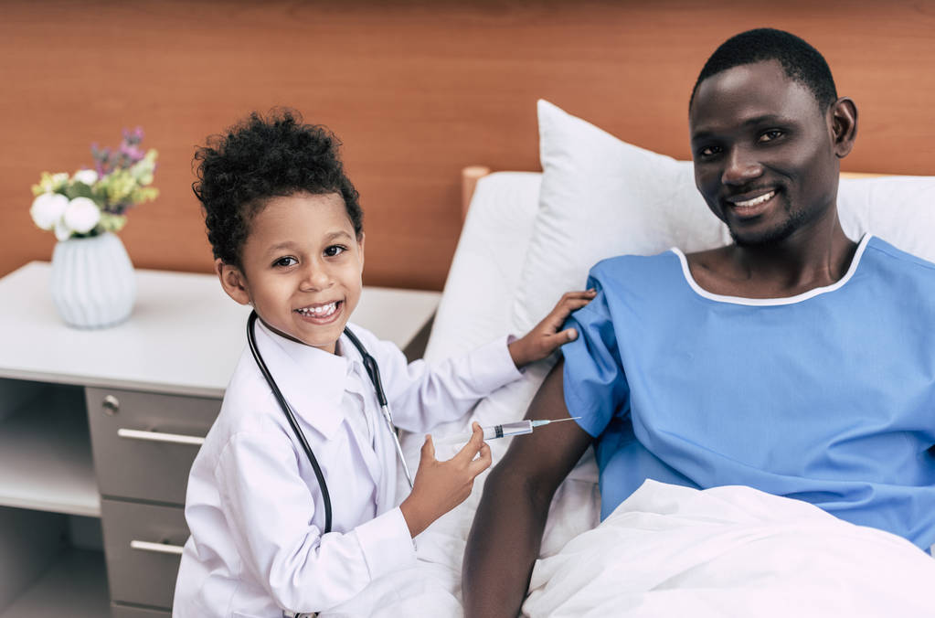 médico y paciente afroamericano
 - Foto, imagen