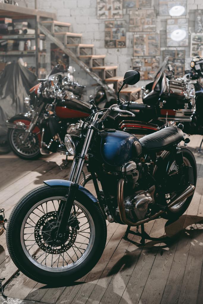Klasické motocykly v dílně - Fotografie, Obrázek