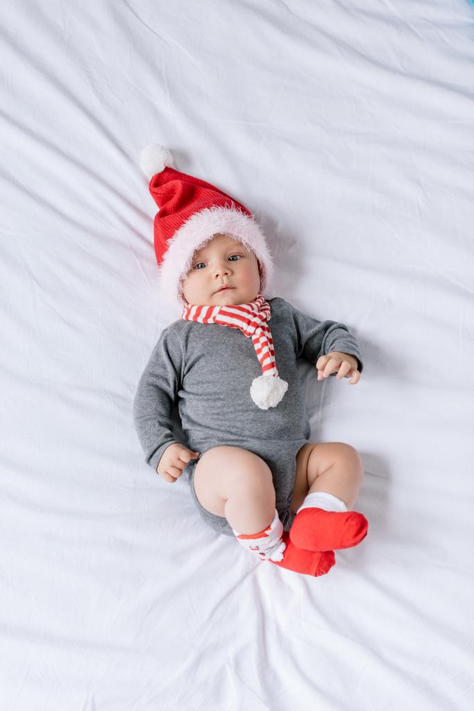 Noel Baba şapkalı bebek çocuk - Fotoğraf, Görsel