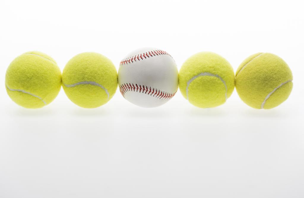 Теннисные мячи и бейсбол
 - Фото, изображение