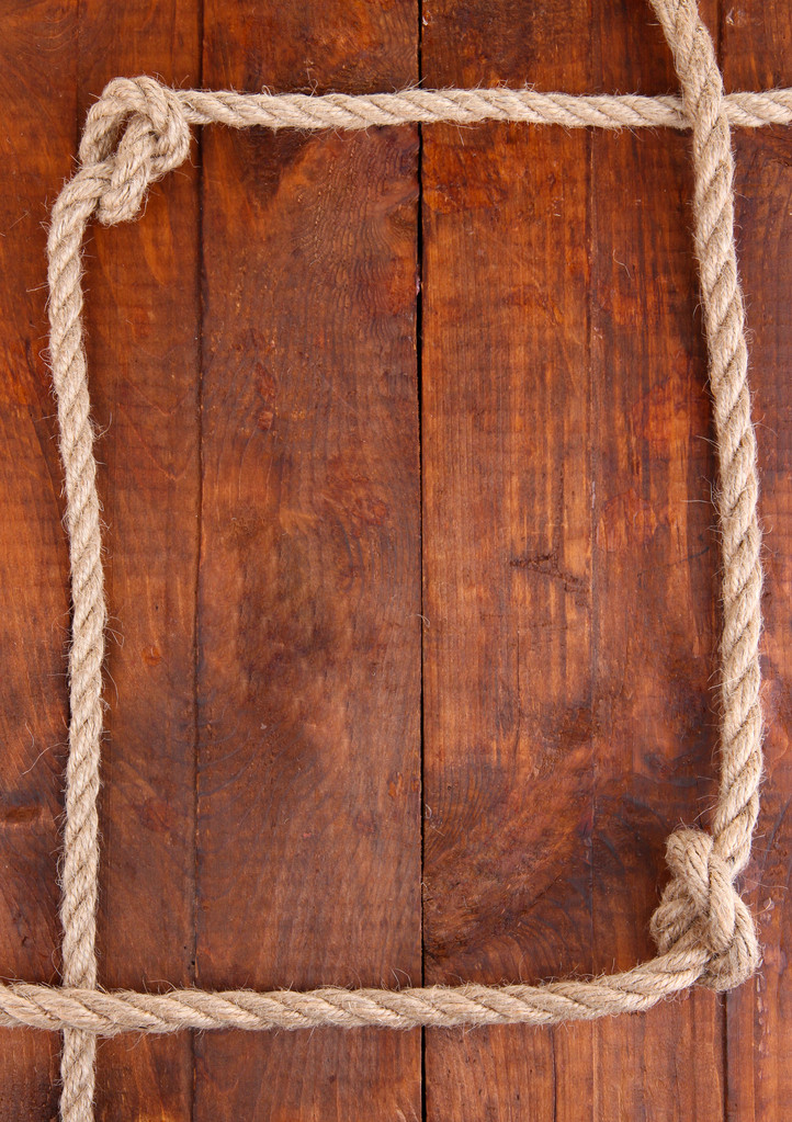 Runko, joka koostuu köydestä puupohjalla
 - Valokuva, kuva