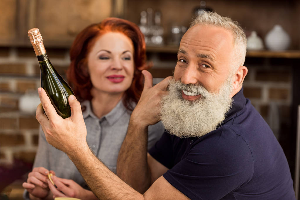 senior couple with bottle of wine - Photo, Image