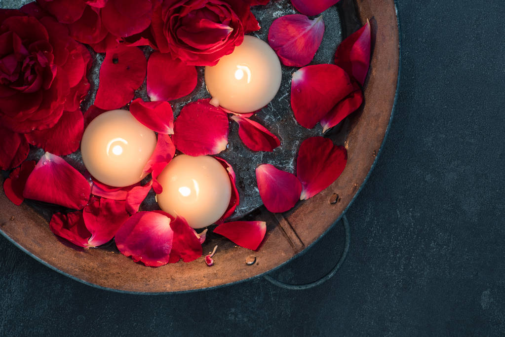 Červené růže a svíčky - Fotografie, Obrázek