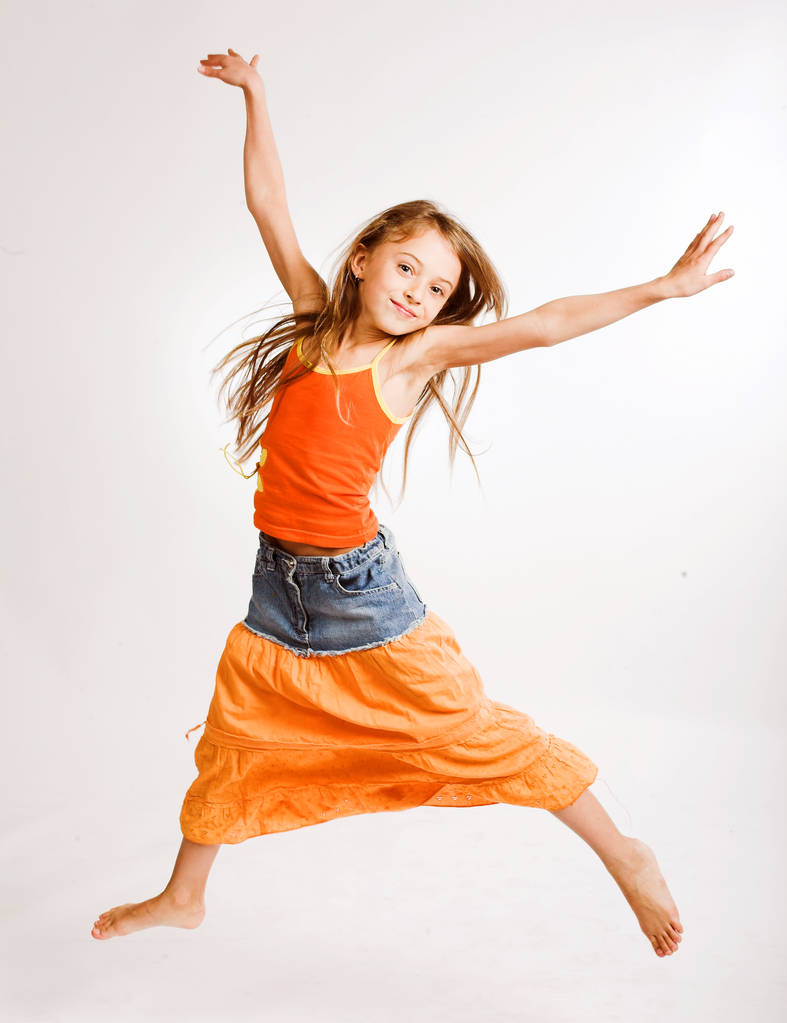 dívka skáče na bílém pozadí - Fotografie, Obrázek