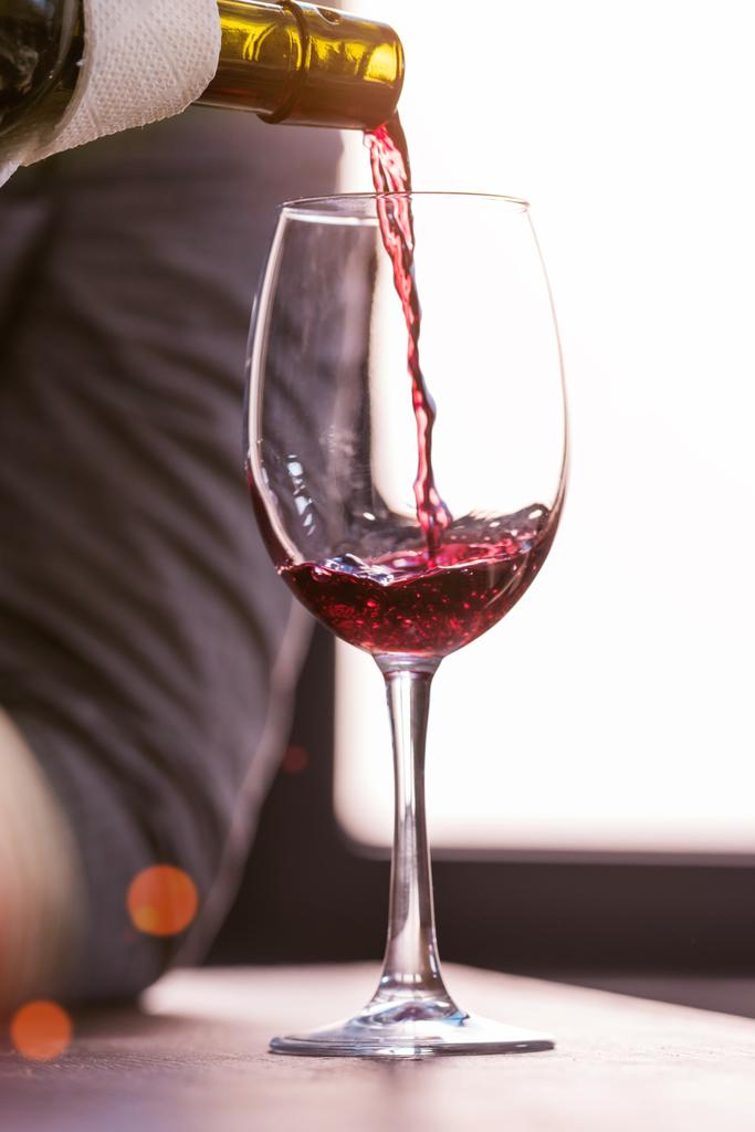Бокал красного вина - Фото, изображение