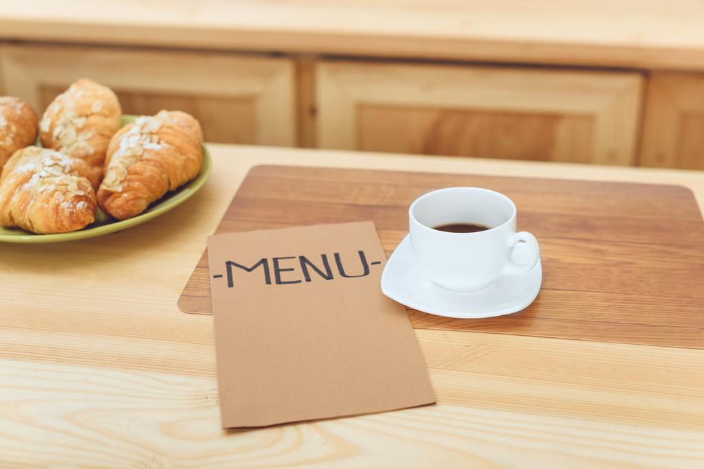 Чашка кофе и меню
 - Фото, изображение