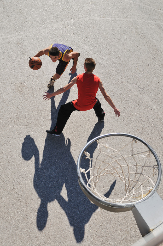 ストリート バスケット ボール、屋外バスケット ボールをプレー - 写真・画像