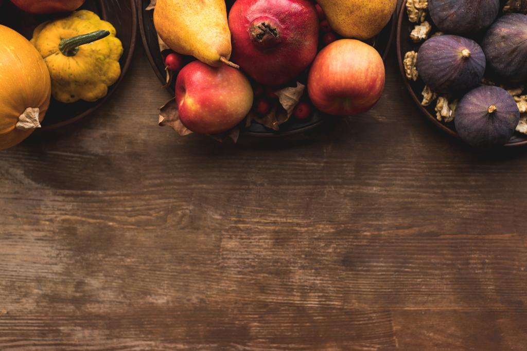 ripe autumn fruits on table - Photo, Image