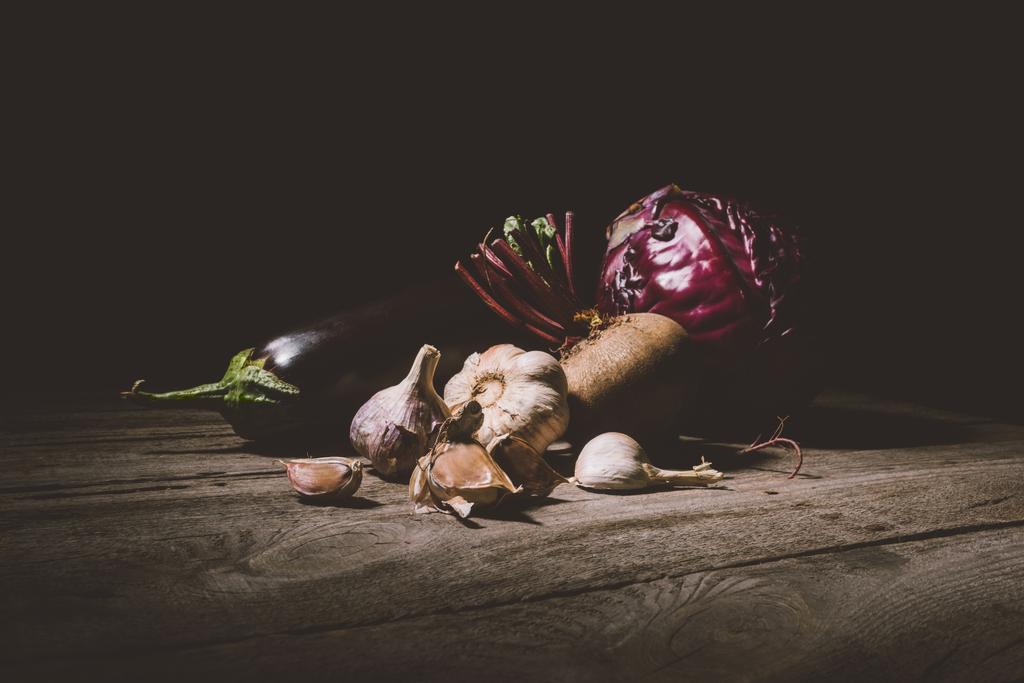 стиглі овочі на столі
 - Фото, зображення