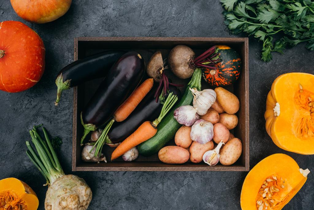 стиглі овочі в коробці
 - Фото, зображення