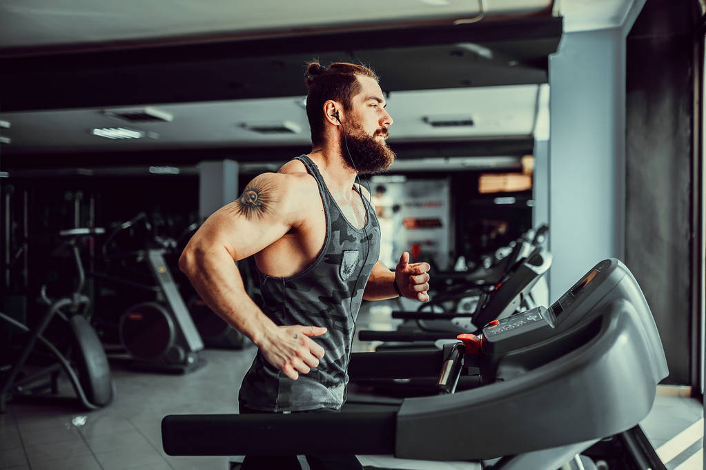 Muscle man running on treadmill. - Photo, Image
