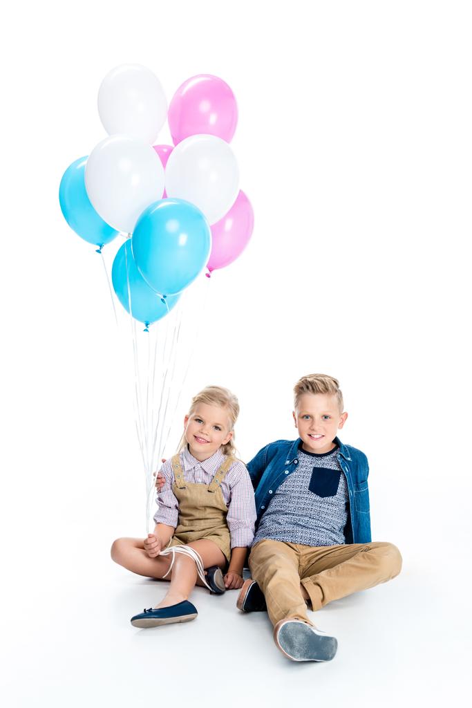 счастливые дети с воздушными шарами
 - Фото, изображение