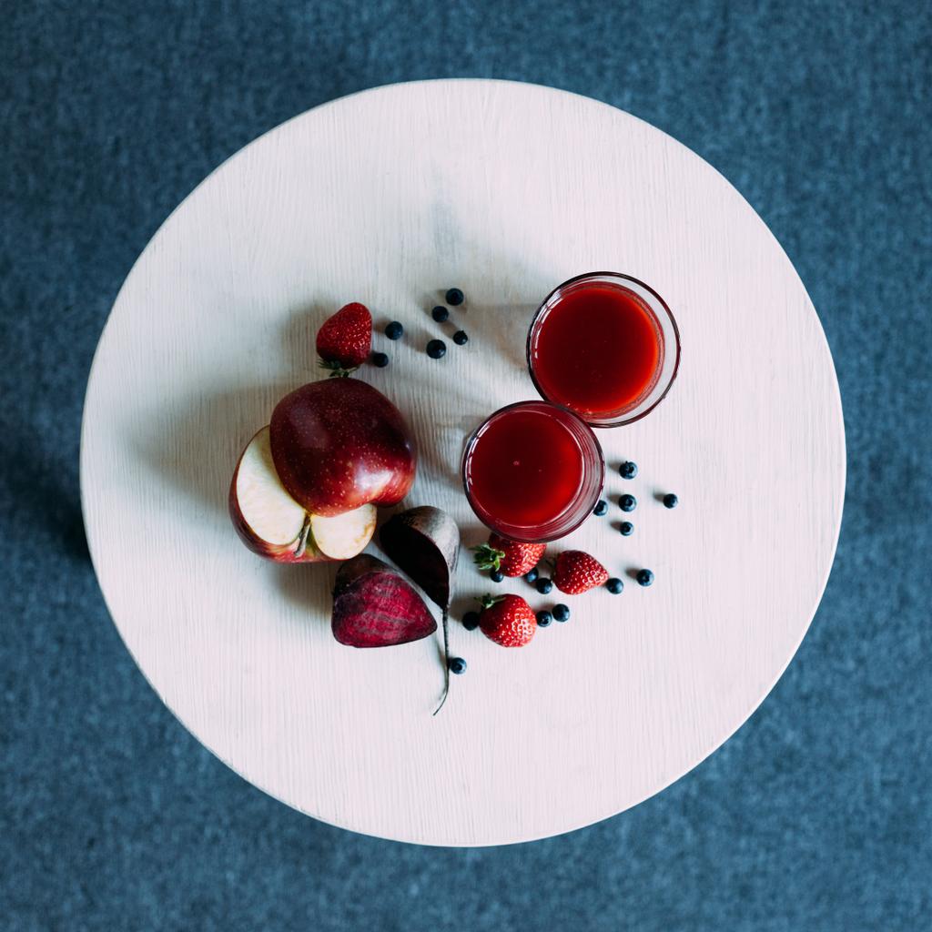smoothie vermelho em copos
 - Foto, Imagem