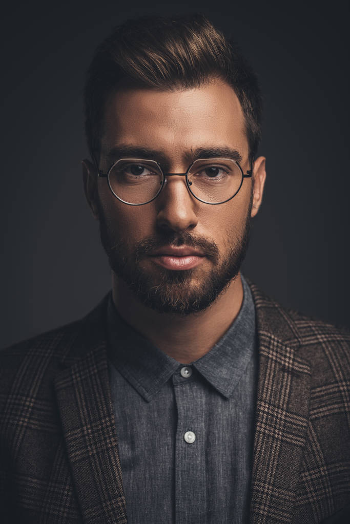 Hombre guapo en gafas
 - Foto, Imagen
