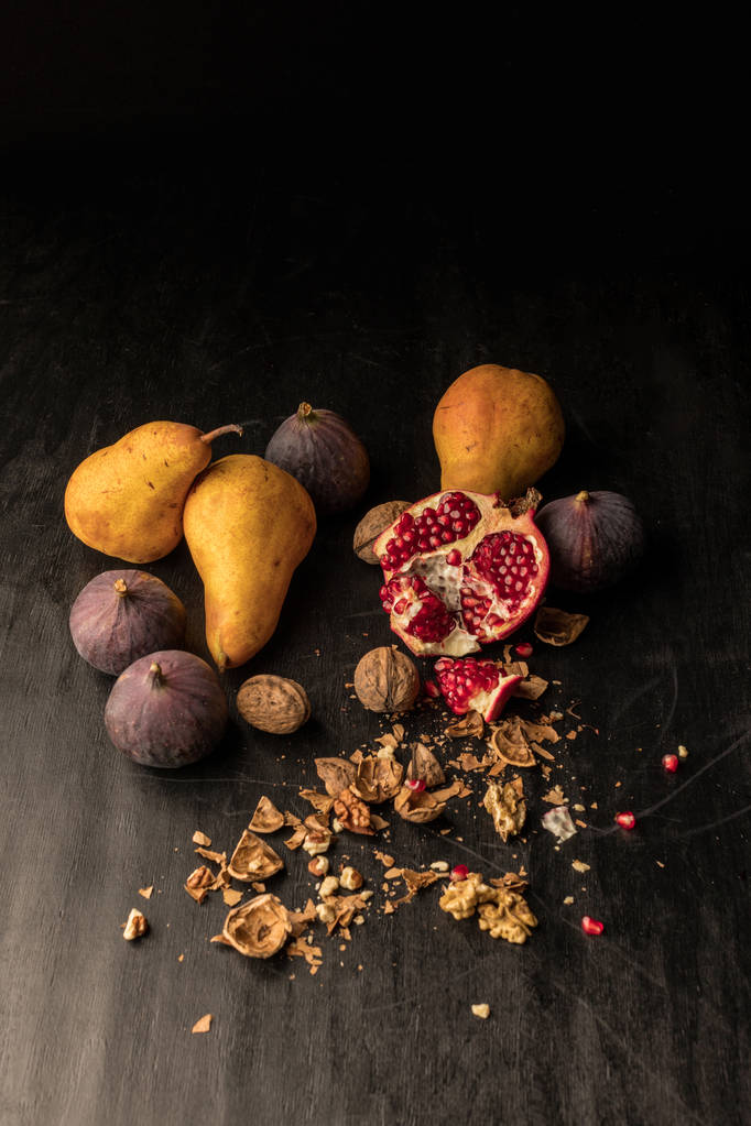 Frutas y nueces otoñales
 - Foto, Imagen