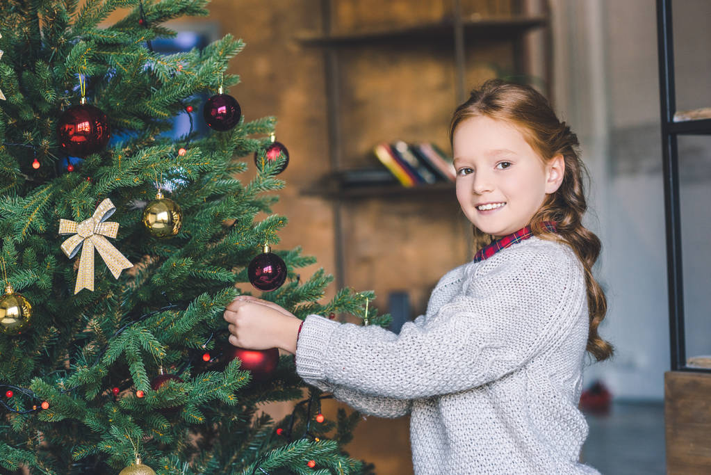 Menina decoração árvore de Natal - Foto, Imagem