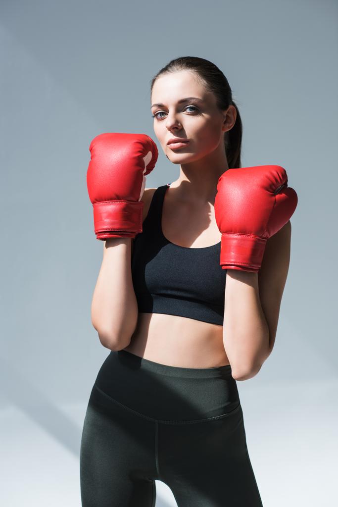 chica deportiva en guantes de boxeo
 - Foto, imagen
