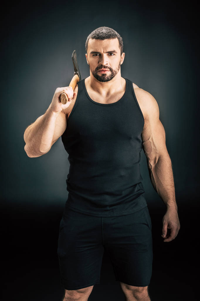 sportive man holding axe - Fotografie, Obrázek
