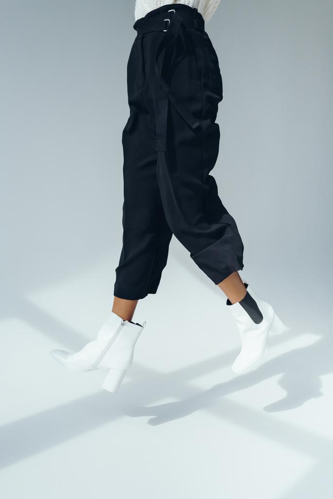 Tyttö trendikäs musta housut
 - Valokuva, kuva