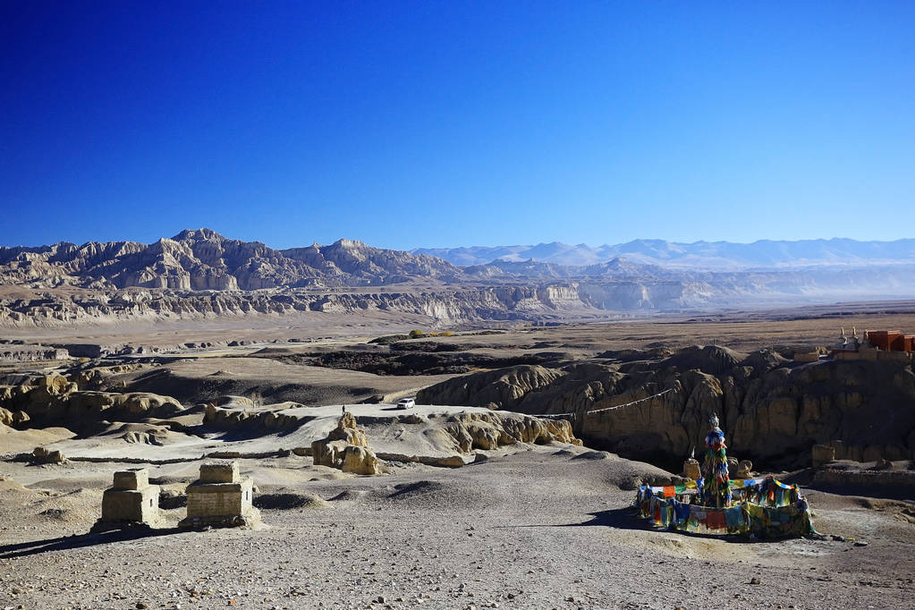 asphalt road in Tibetan plateau mountains, picturesque landscape - Photo, Image