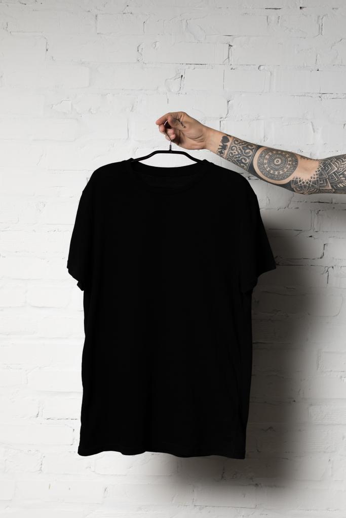 Camiseta negra
 - Foto, Imagen