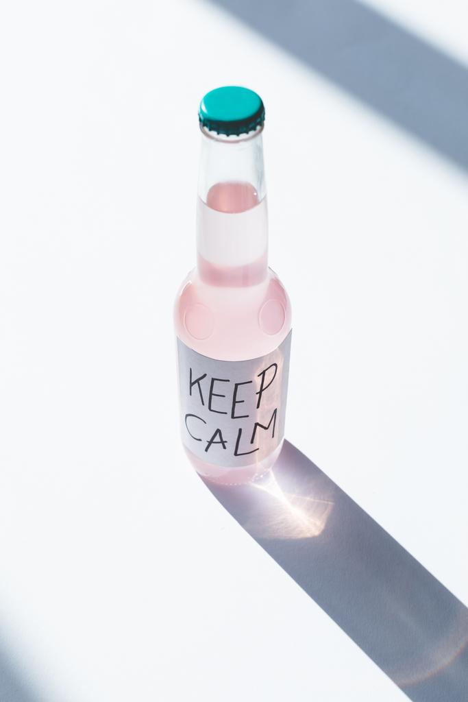 alkoholický nápoj v lahvi - Fotografie, Obrázek
