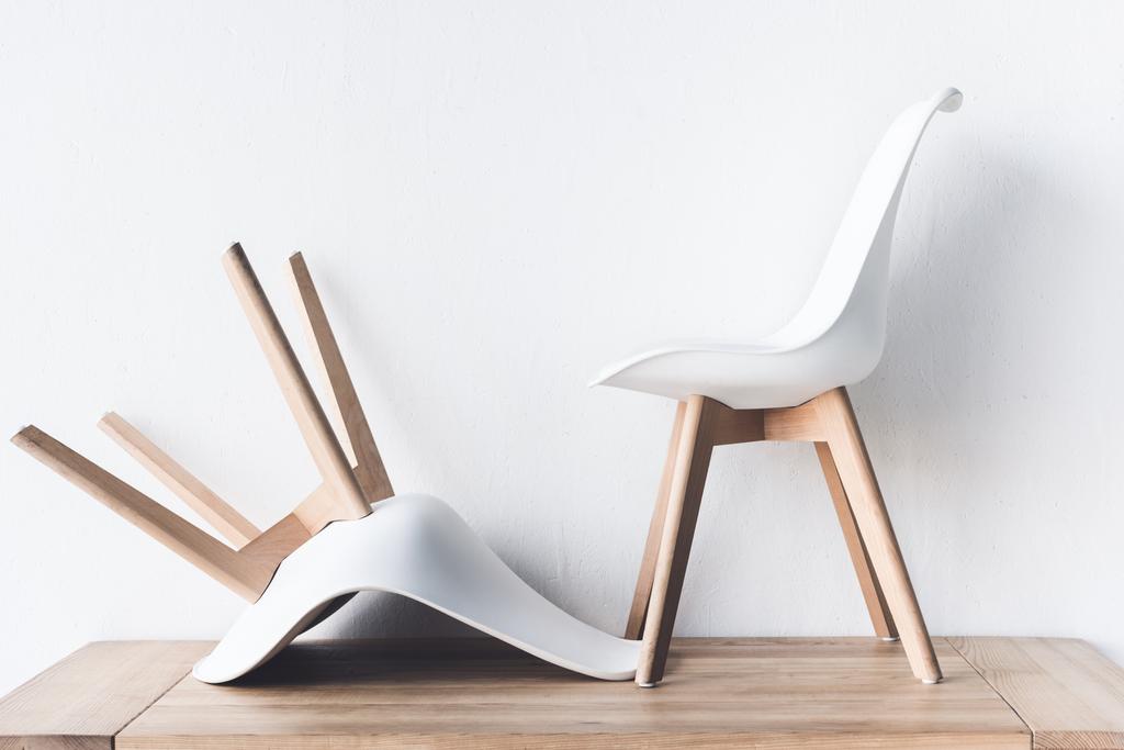 židle na dřevěnou desku - Fotografie, Obrázek