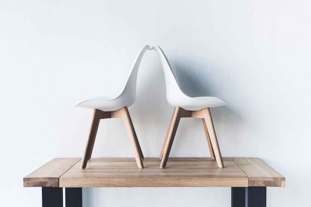 tuolit puinen pöytälevy
 - Valokuva, kuva
