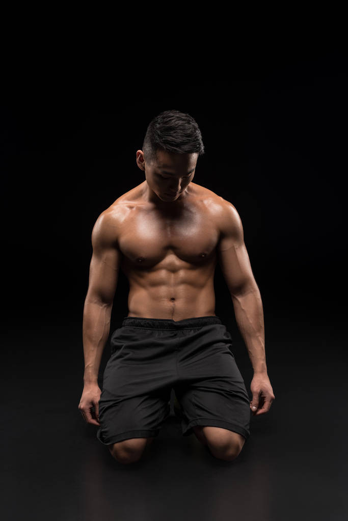 sin camisa muscular asiático hombre
 - Foto, Imagen