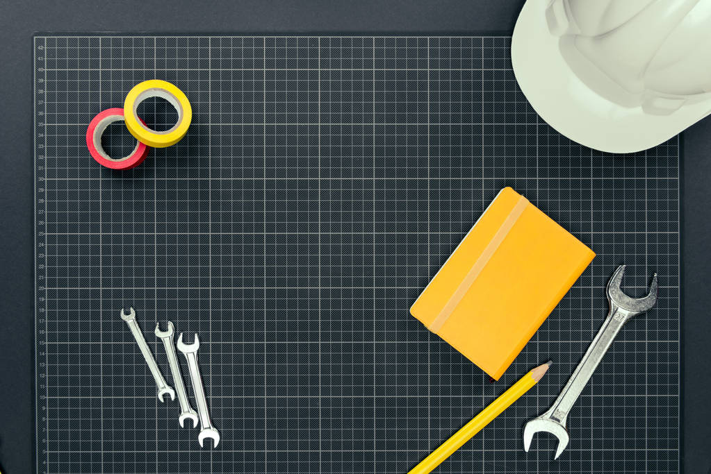 Ноутбук и инструменты на графической бумаге
 - Фото, изображение