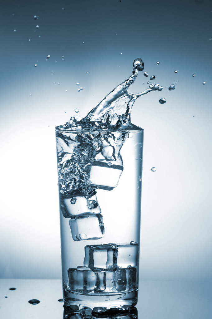 Сплеск води в склі
 - Фото, зображення